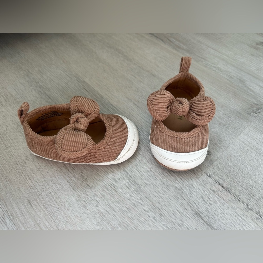 Old Navy Brown Bow-Tie Baby Shoe